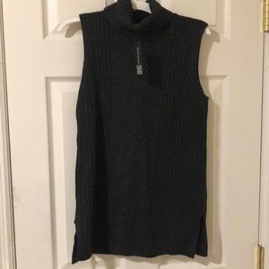 Sleeveless turtle neck sweater